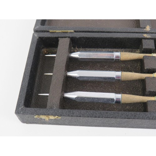 209 - VINTAGE FEATHERED DARTS IN WOODEN BOX