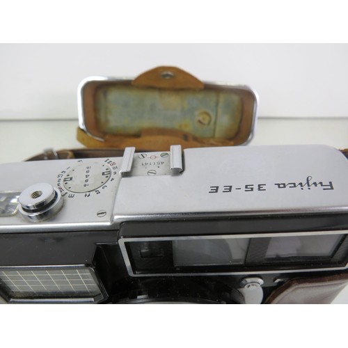 197 - FUJICA 35EE F1.9 45mm RANGE FINDER CAMERA 1961 MADE IN JAPAN- WORKING