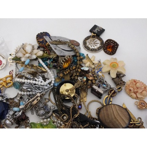 179 - VINTAGE JEWELLERY JOBLOT INCLUDING STERLING SILVER