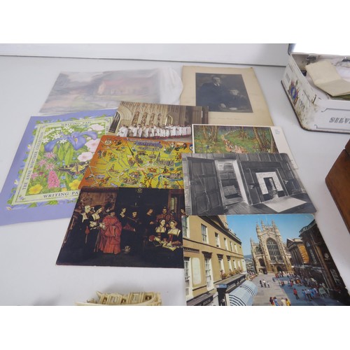 281 - WOODEN BOX OF TRINKETS INCLUDING BRASS ZIPPO LIGHTER AND JUBILEE TIN WITH POSTCARDS AND EPHEMERA