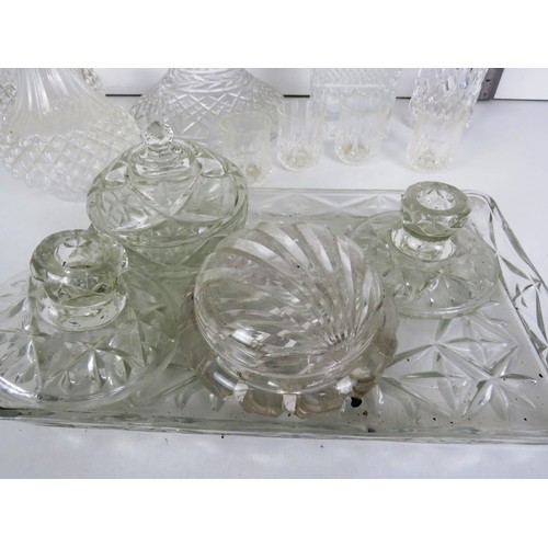 289 - SELECTION OF GLASSWARE INCLUDES CUT GLASS DECANTERS, VASES ETC