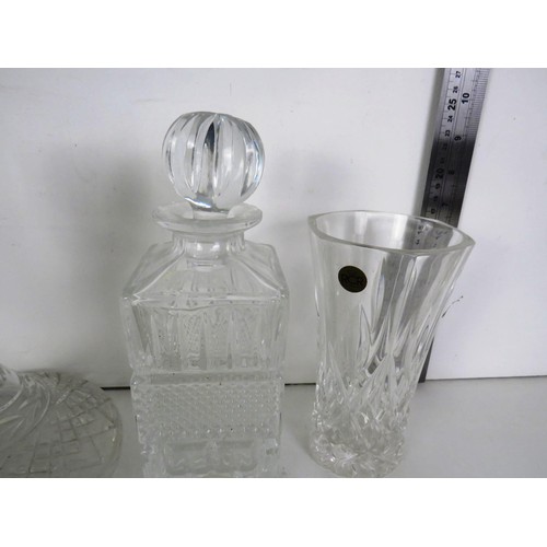 289 - SELECTION OF GLASSWARE INCLUDES CUT GLASS DECANTERS, VASES ETC