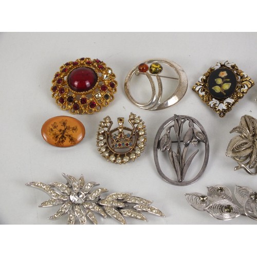 160 - 18 x BROOCHES INCLUDING MARCASITE, ENAMEL, CZ ETC