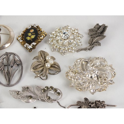 160 - 18 x BROOCHES INCLUDING MARCASITE, ENAMEL, CZ ETC