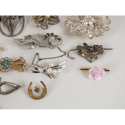 160 - 18 x BROOCHES INCLUDING MARCASITE, ENAMEL, CZ ETC