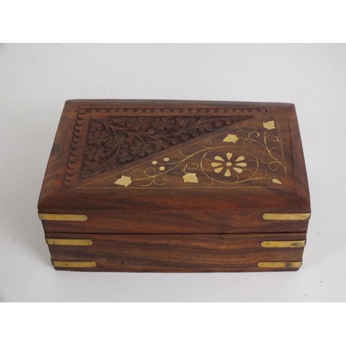 166 - WOODEN CARVED JEWELLERY TRINKET BOX FULL OF VINTAGE / RETRO EARRINGS INCLUDING CLIP ON ENAMEL ETC