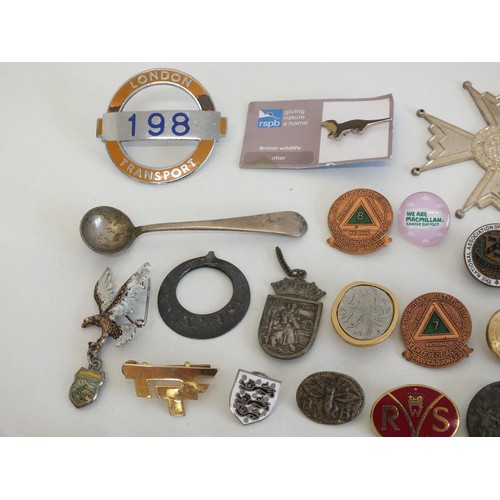 172 - LOT OF COLLECTABLES INCLUDING LONDON TRANSPORT BADGE SIGNED J.R.GAUNT, PINS, BADGES ETC