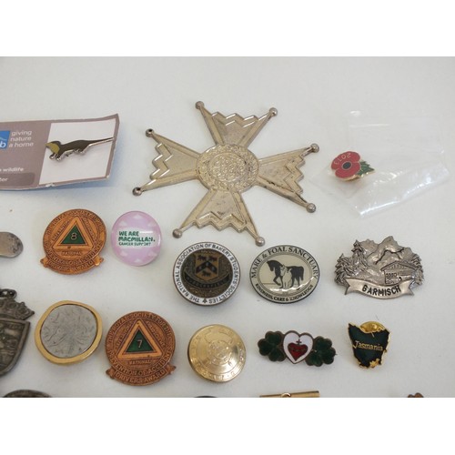 172 - LOT OF COLLECTABLES INCLUDING LONDON TRANSPORT BADGE SIGNED J.R.GAUNT, PINS, BADGES ETC