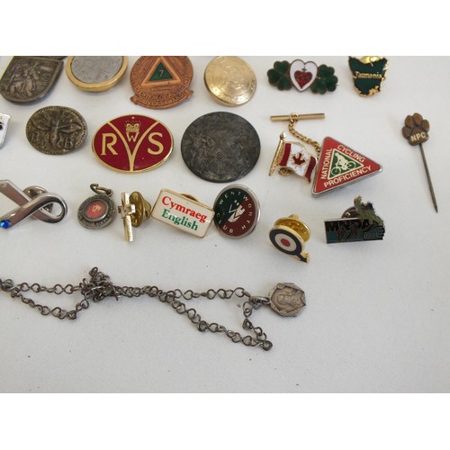 172 - LOT OF COLLECTABLES INCLUDING LONDON TRANSPORT BADGE SIGNED J.R.GAUNT, PINS, BADGES ETC