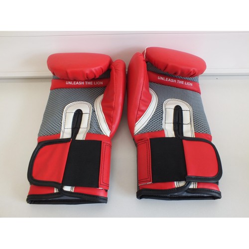 393 - PAIR OF BOXING GLOVES WITH SIGNATURES (MIKE TYSON)