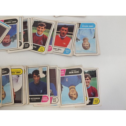 391 - COLLECTABLE FOOTBALL CARDS BY A+BC, GREEN BACKS, 1969 EDITIONS - APPROXIMATELY 90