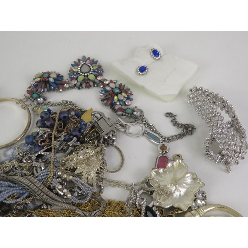 165 - ASSORTED JEWELLERY INCLUDING NECKLACES, BRACELETS, SARAH COVENTRY ETC