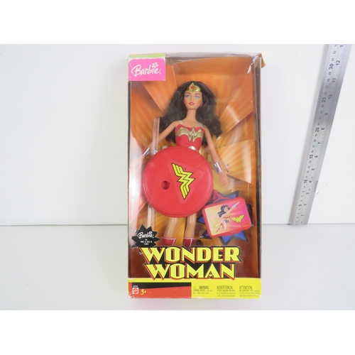 123 - BARBIE WONDER WOMAN YEAR 2000 BOXED