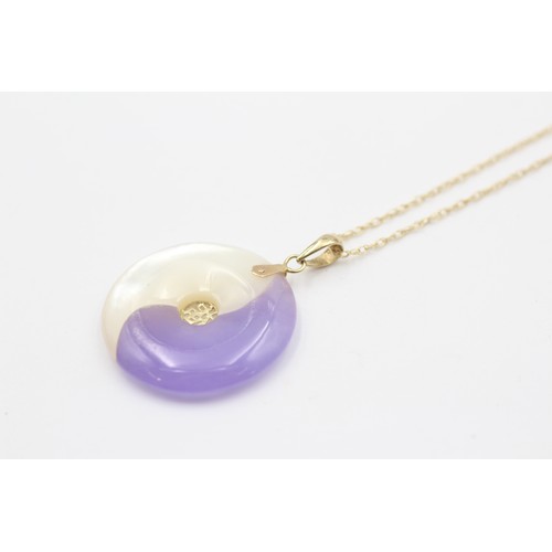 2 - 9ct Gold Dyed Jade & Mother of Pearl Pendant Necklace With Chinese Character (5.5g)