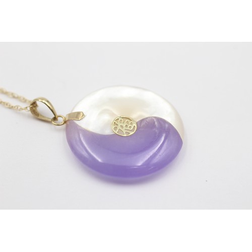2 - 9ct Gold Dyed Jade & Mother of Pearl Pendant Necklace With Chinese Character (5.5g)