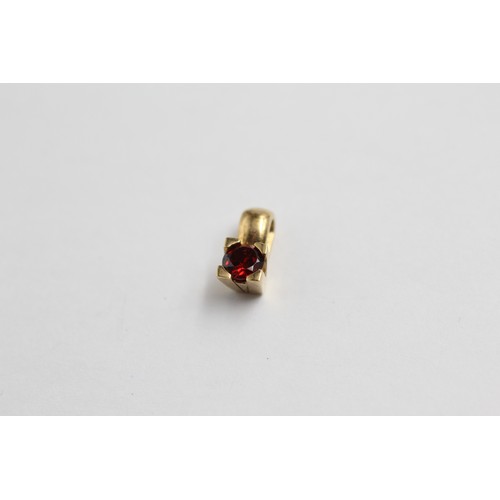 26 - 3 X 9ct Gold Garnet Pendants (2.7g)
