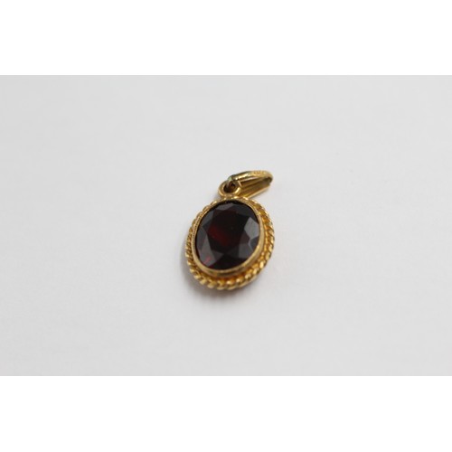 26 - 3 X 9ct Gold Garnet Pendants (2.7g)