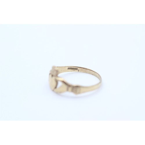 29 - 9ct Gold Claddagh Ring (1.4g)- Size P