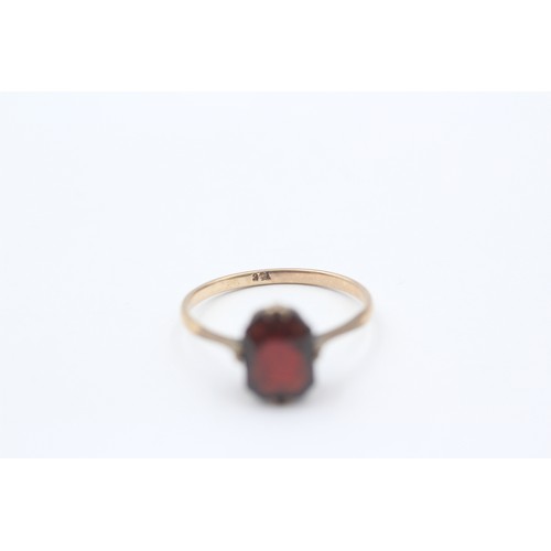32 - 9ct Gold Antique Garnet Single Stone Ring (1.6g)- Size O