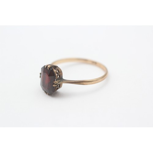 32 - 9ct Gold Antique Garnet Single Stone Ring (1.6g)- Size O