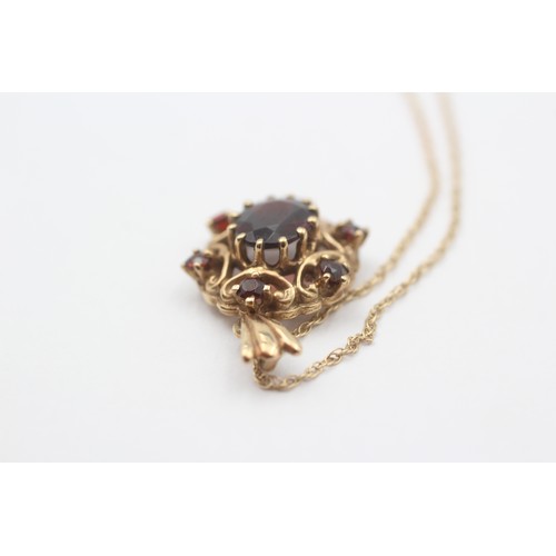 37 - 9ct Gold Garnet Ornate Oval Pendant Necklace (3.6g)