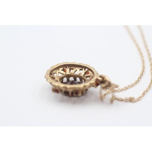 37 - 9ct Gold Garnet Ornate Oval Pendant Necklace (3.6g)