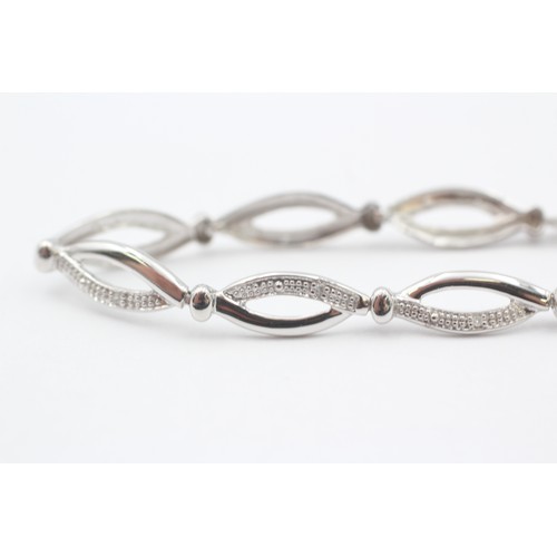 45 - 9ct White Gold Diamond Fancy Link Bracelet (3.5g)