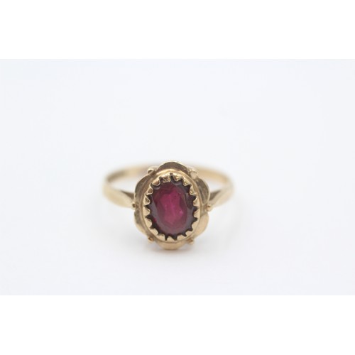 46 - 9ct Gold Garnet Single Stone Ring (2g)- Size M
