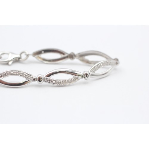 45 - 9ct White Gold Diamond Fancy Link Bracelet (3.5g)