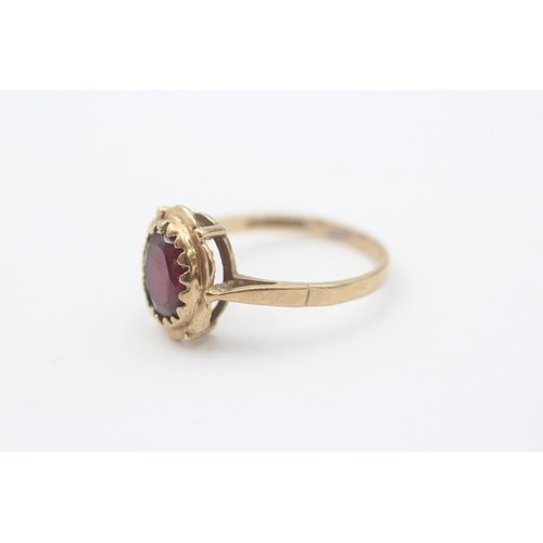 46 - 9ct Gold Garnet Single Stone Ring (2g)- Size M