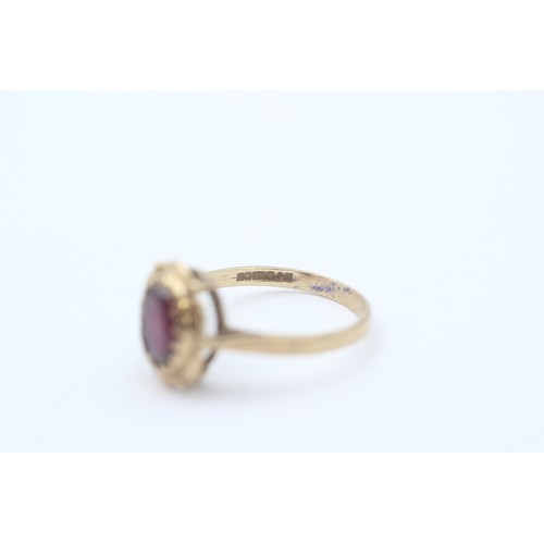 46 - 9ct Gold Garnet Single Stone Ring (2g)- Size M