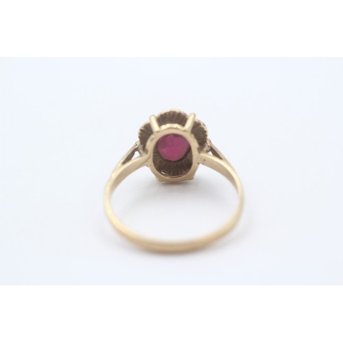 46 - 9ct Gold Garnet Single Stone Ring (2g)- Size M