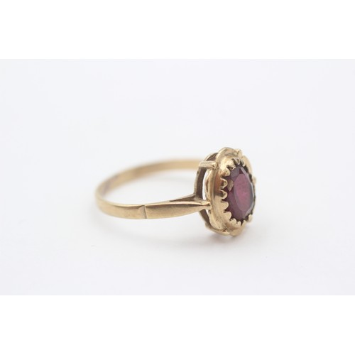 46 - 9ct Gold Garnet Single Stone Ring (2g)- Size M