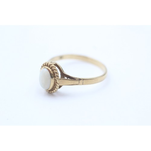 49 - 9ct Gold White Opal Single Stone Ring (1.7g)- Size P