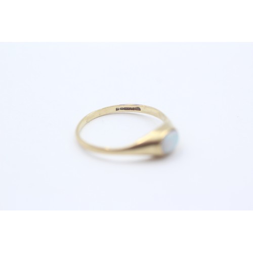 51 - 9ct Gold White Opal Single Stone Ring (1.3g)- Size N