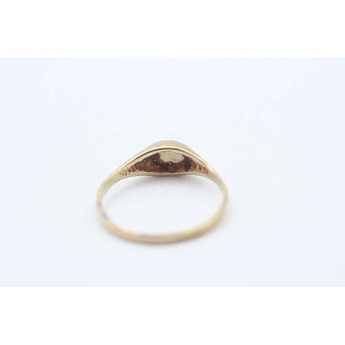 51 - 9ct Gold White Opal Single Stone Ring (1.3g)- Size N