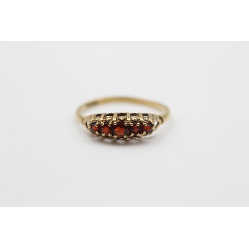 60 - 9ct Gold Garnet Five Stone Ring (1.3g)- Size P