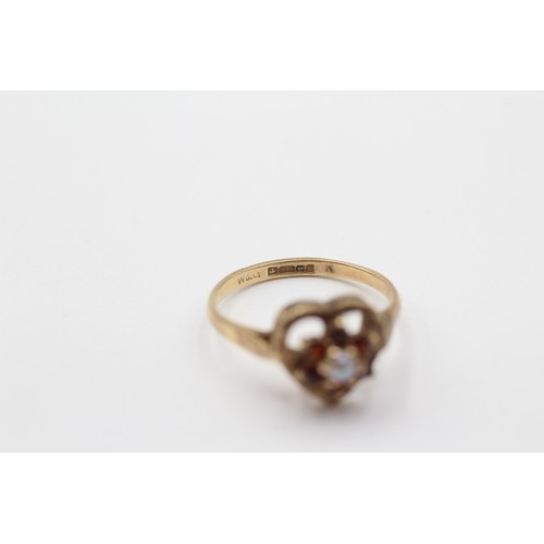 59 - 9ct Gold Garnet & Seed Pearl Floral Cluster Ring (2g)- Size L
