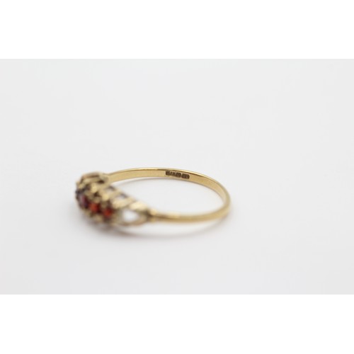 60 - 9ct Gold Garnet Five Stone Ring (1.3g)- Size P