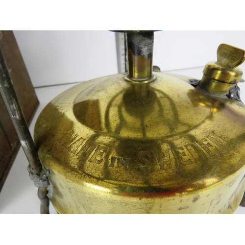 114 - PRIMUS No1 BRASS BURNER IN A VINTAGE PEEK & FREANS BISCUIT TIN