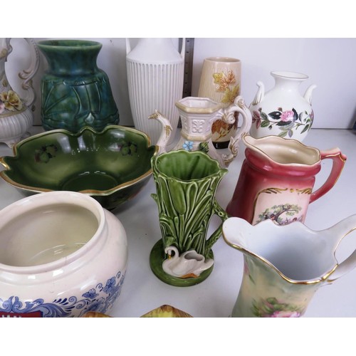 302 - SHELF LOT OF CERAMICS INCLUDES CHAMELEON WARE POTTERY VASE, DELFT, SYLVAC etc