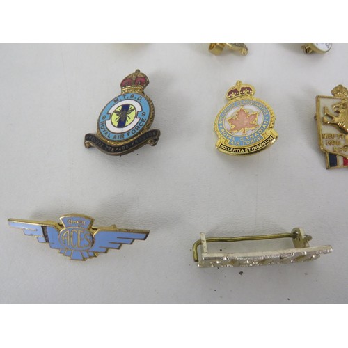 136 - RAF AND OTHER MILITARY BADGES APPROXIMATELY 28