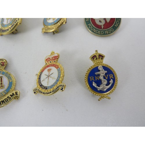 136 - RAF AND OTHER MILITARY BADGES APPROXIMATELY 28