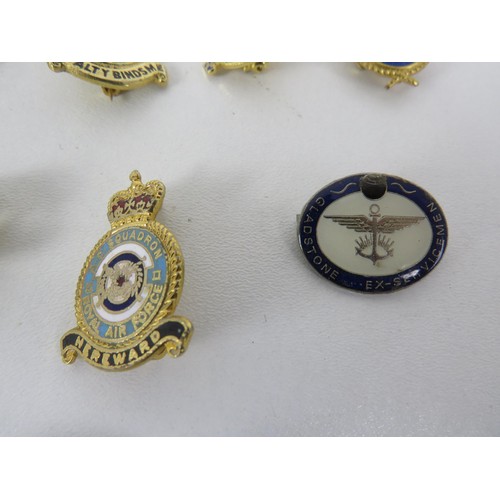 136 - RAF AND OTHER MILITARY BADGES APPROXIMATELY 28