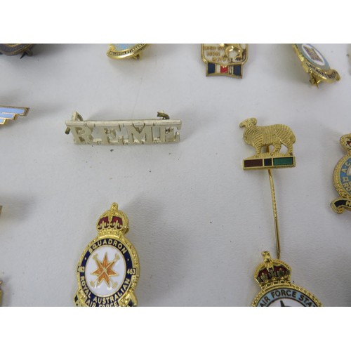 136 - RAF AND OTHER MILITARY BADGES APPROXIMATELY 28