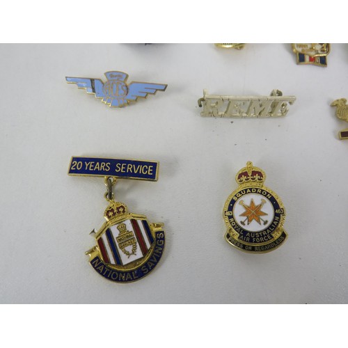 136 - RAF AND OTHER MILITARY BADGES APPROXIMATELY 28