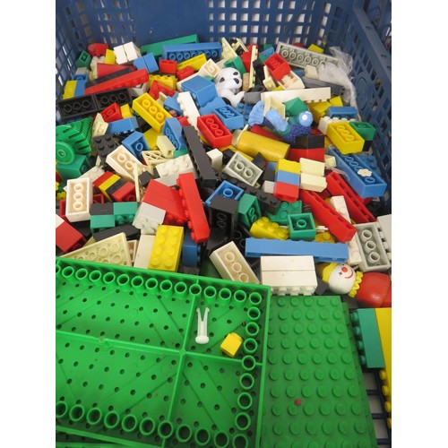 223 - 3 x TRAYS OF LEGO