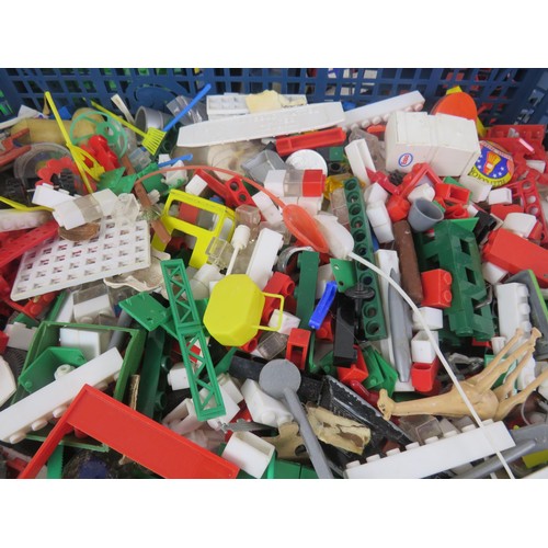 223 - 3 x TRAYS OF LEGO