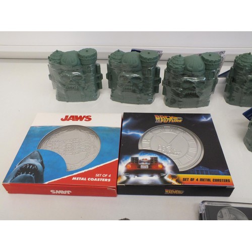 19 - COLLECTORS FIGURES, PIN BADGES & COASTERS INCLUDES JAWS, BACK TO THE FUTURE, ALIEN & MASTERS OF THE ... 