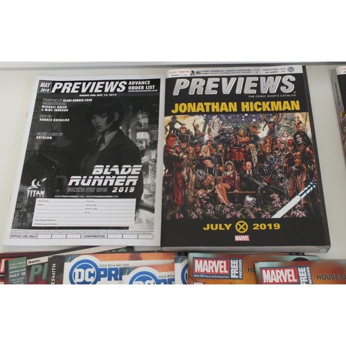 27 - 2 x PREVIEWS COMIC SHOP CATALOGUES, JONATHAN HICKMAN & 11 x DC/MARVEL COMICS